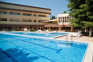 Отели Алушты с бассейном, "Golden Resort" с бассейном - фото
