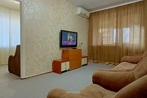 Отдых в Белогорске, "Уютная и благоустроенна в центре" 2х-комнатная - цены