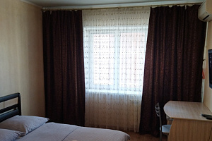 Гостиницы Хабаровска на набережной, "С хорошим ремонтом" 2х-комнатная на набережной