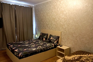 Квартиры Батайска на месяц, "В зеленой зоне и хорошей локацией" 1-комнатная на месяц - снять