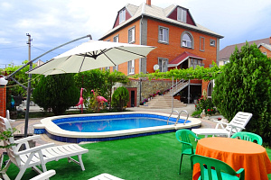 Гостевые дома Голубой Бухты с бассейном, "Фламинго" с бассейном - фото