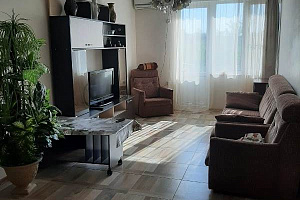 Квартиры Абхазии на месяц, 3х-комнатная Имама Шамиля 6 кв 33 на месяц - снять