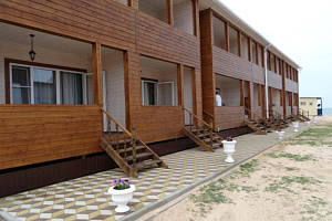 Базы отдыха Голубицкой рядом с пляжем, "Апартаменты Эко-Апарт AZOVsky" рядом с пляжем - фото