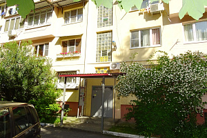 Квартиры Адлера в центре, 2х-комнатная Кирова 75 кв 66 в центре - фото