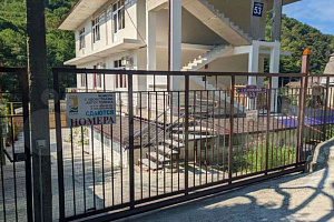 Гостевые дома Солоников с бассейном, "Жара" с бассейном - фото