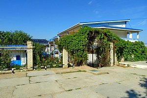 Гостевые дома Коктебеля с бассейном, "Золотая балка" с бассейном