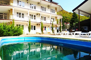 Гостевые дома Ольгинки с бассейном, "Звездный" с бассейном - фото