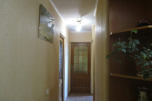 Квартиры Гурзуфа на месяц, 3х-комнатная Подвойского 9 кв 100 на месяц - фото