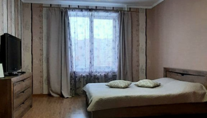 &quot;Просторная&quot; 1-комнатная квартира в Оренбурге - фото 1