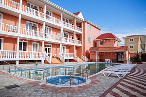 Гостевые дома Заозерного с бассейном, "RedHouse" с бассейном - фото