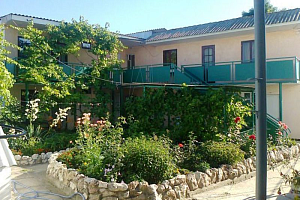Гостевые дома Феодосии с бассейном, "На Садовой" с бассейном - фото