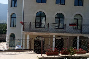 Дома Гурзуфа с бассейном, "Вилла Полуостров комфорта" с бассейном - цены