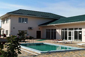 Гостевые дома Кучугур с бассейном, "Султан" с бассейном - фото