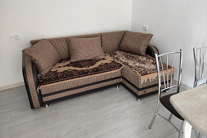 Отдых в Сухуме, 2х-комнатная Ардзинба 144 (Сухуми, Абхазия) осенью - фото