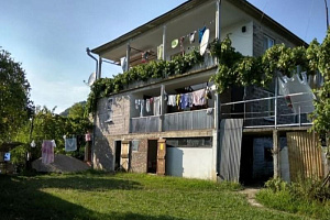 Гостевые дома Нового Афона с бассейном, "UZUN-HOME" с бассейном - фото