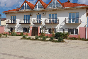 Гостевые дома Прибрежное с бассейном, "Галатея" с бассейном - фото