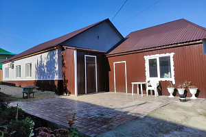 Дома Хвалынска с бассейном, "Радужный" с бассейном - фото