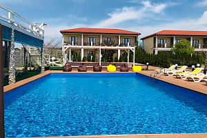 Гостевые дома Межводного с бассейном, "Амидея" с бассейном - фото