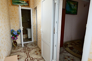 Гостевые дома Коктебеля недорого, 2х-комнатный этаж под-ключ с отдельным вхоул Ленина недорого - раннее бронирование