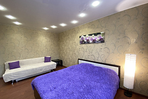 Гостиницы Сургута в центре, 1-комнатная Островского 24 в центре - фото