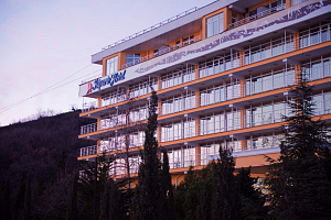 Отели Ялты с крытым бассейном, "Ripario Modern" с крытым бассейном - фото