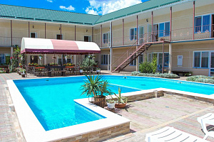Отели Заозерного с бассейном, "Гостиный Двор Вояж" с бассейном - фото