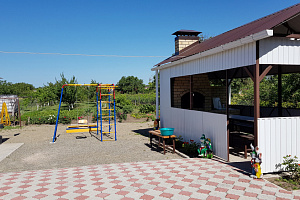 Гостевые дома Ейска с детской площадкой, "Нептун" с детской площадкой - раннее бронирование