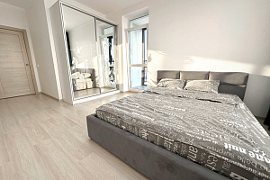 1-комнатная квартира Космонавтов 108/3