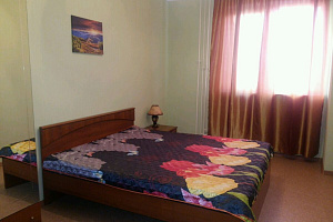 Гостиницы Самары для двоих, 2х-комнатная Революционная 5 для двоих