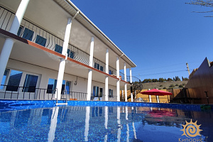 Гостевые дома Судака с бассейном, "Кипарис" с бассейном - фото