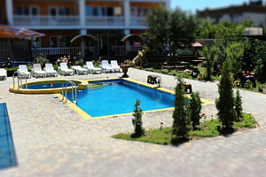 Отели Николаевки с бассейном, "Золотой Слон" с бассейном - фото