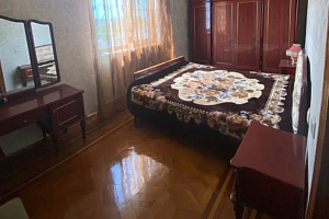 Отели Сухума с завтраком, 3х-комнатная Ардзинба 150 с завтраком