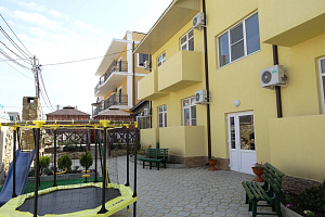 Квартиры Витязево с бассейном, 3х-комнатная в мини-гостинице Воина А Шембелиди 10 с бассейном - фото