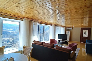 Отели Дагестана у озера, "С шикарным видом" 2х-комнатная у озера - забронировать номер