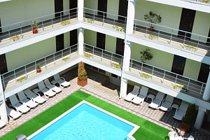 Отели Евпатории с бассейном, "На Эскадронной" гостиничный комплекс с бассейном - цены