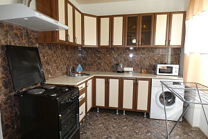 Квартиры Абхазии с кухней, 2х-комнатная Адыгейская 7 кв 3 с кухней - снять