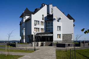 Гостиницы Петрозаводска с бассейном, "Онежский замок" с бассейном - фото