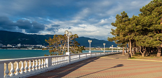 Самый красивый маршрут по набережной Геленджика — от Маяка до Сафари-парка