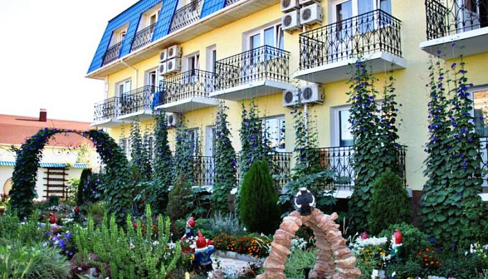 &quot;Сказка&quot; гостевой дом в Николаевке - фото 1