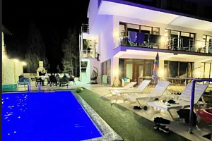 Гостевые дома Алушты с бассейном, "Созвездие" с бассейном - фото