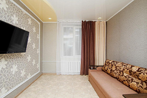 Гостиницы Челябинска с подогреваемым бассейном, 2х-комнатная Вагнера 76 с подогреваемым бассейном - забронировать номер
