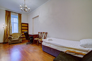 Квартиры Санкт-Петербурга в центре, 3х-комнатная Невский 79 в центре