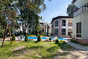 Отели Абхазии с подогреваемым бассейном, "Apartments Lazurniy Bereg" с подогреваемым бассейном