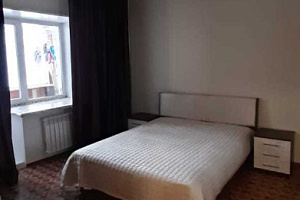Гостиницы Сургута с бассейном, 1-комнатная Пионерная 31А с бассейном - цены