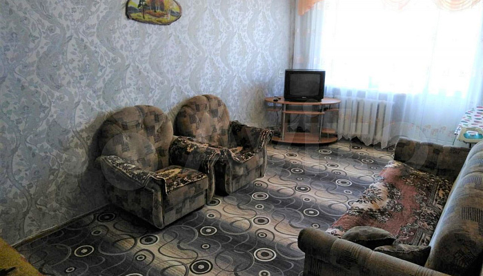 2х-комнатная квартира Краснознаменская 84 в Рубцовске - фото 1