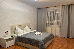 Гостиницы Нижневартовска с бассейном, "Уютная на 60 лет Октября 88" 2х-комнатная с бассейном