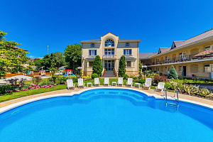 Гостиницы Голубой Бухты с бассейном, "Белая лебедь" с бассейном - фото