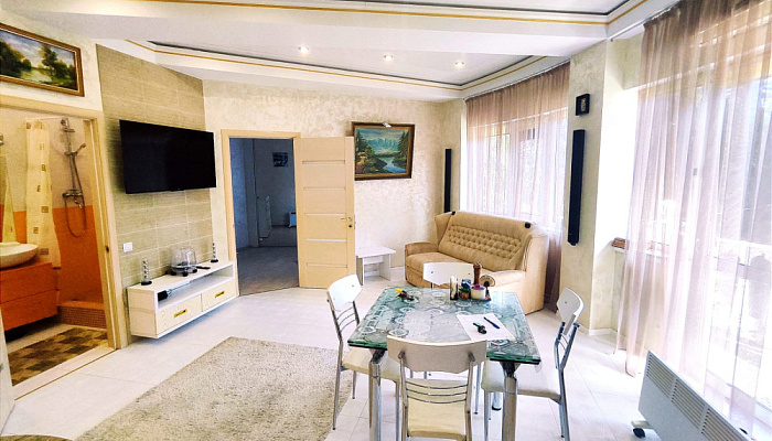 &quot;VIP apartments&quot; 2х-комнатная квартира в п. Партенит (Алушта) - фото 1