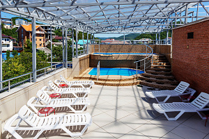 Гостевые дома Ольгинки с бассейном, "AMIGO на Морской" с бассейном - фото
