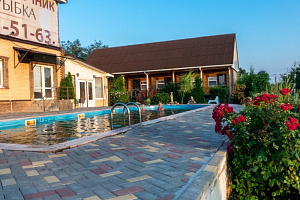 Гостиницы Мостовского района с бассейном, "Золотая рыбка" гостиничный комплекс с бассейном - фото
